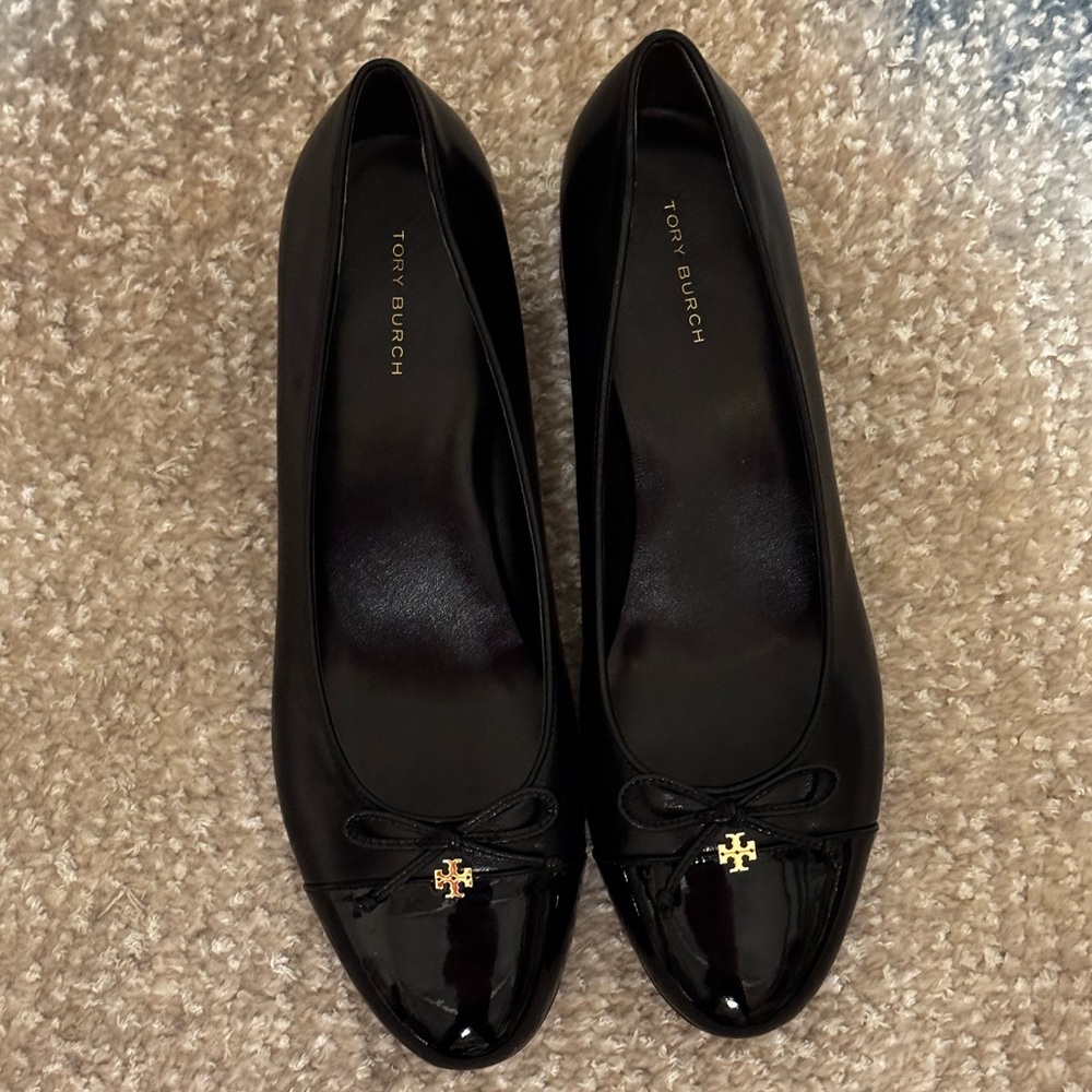 NEW Tory Burch Cap Toe Pumps - Picture 5 of 9